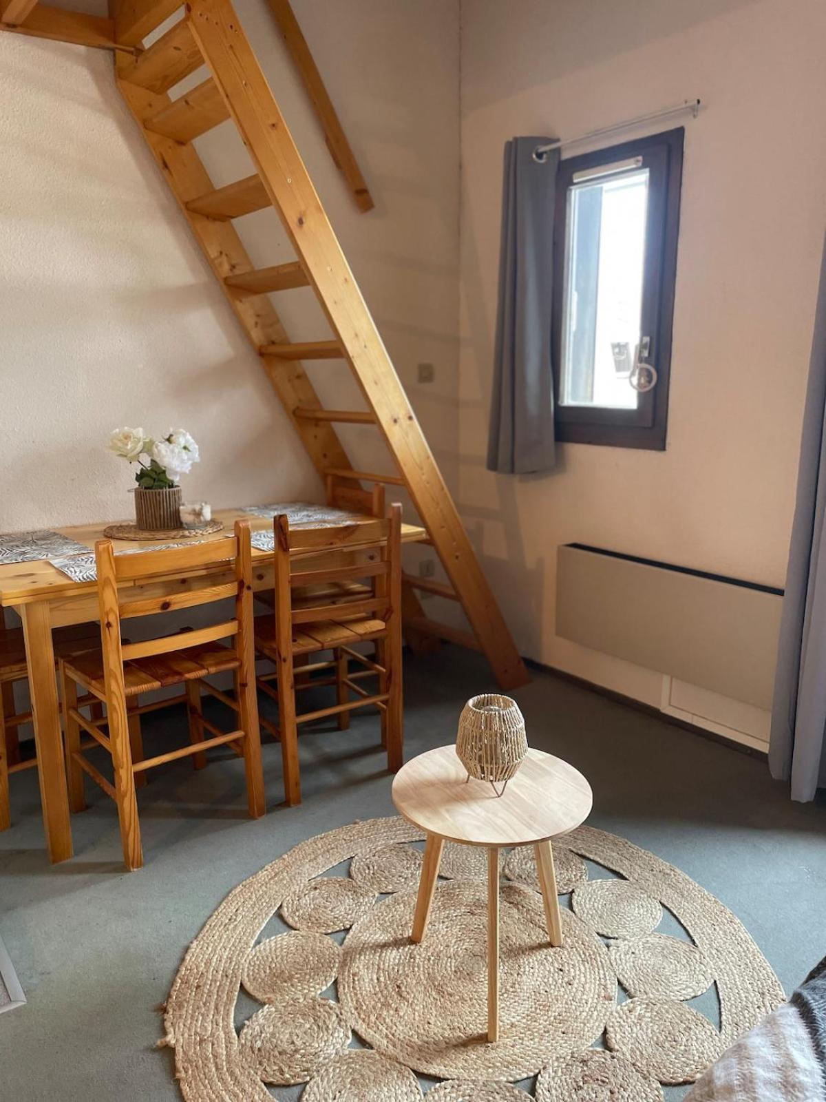 Chaleureux Montagnard Avec Balcon 2402 *